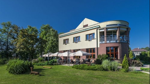 April Hotel Panorama - Hotel-Außenansicht