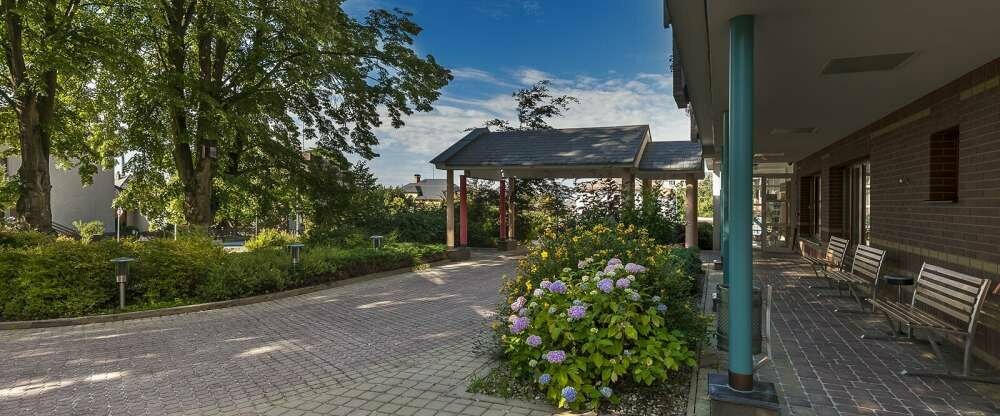 April Hotel Panorama - Hotel-Außenansicht