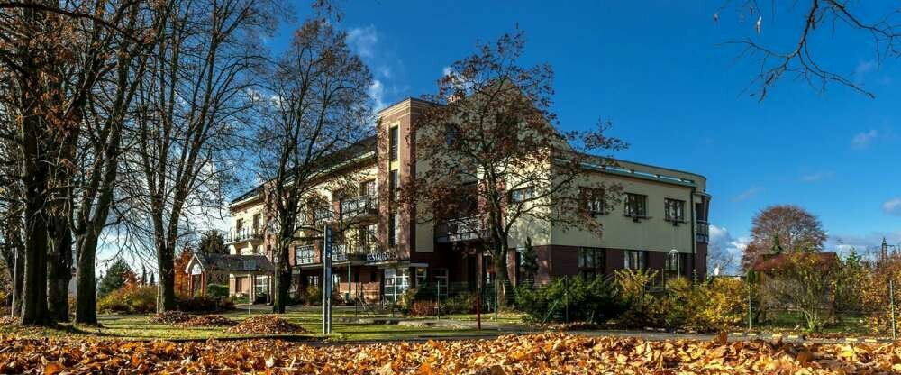 April Hotel Panorama - Hotel-Außenansicht