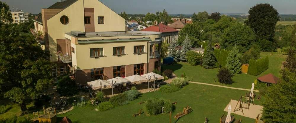 April Hotel Panorama - Hotel-Außenansicht