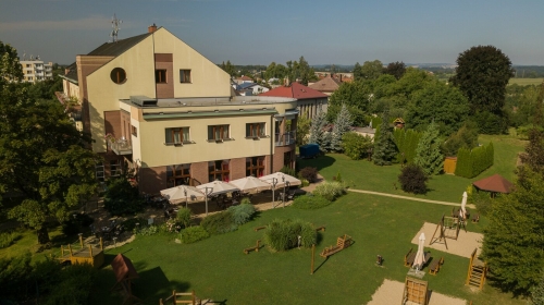 April Hotel Panorama - Hotel-Außenansicht