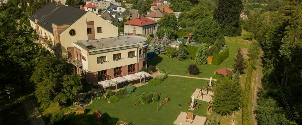 April Hotel Panorama - Hotel-Außenansicht