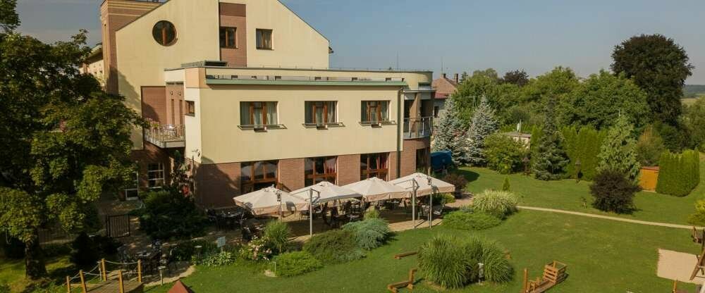 April Hotel Panorama - Hotel-Außenansicht