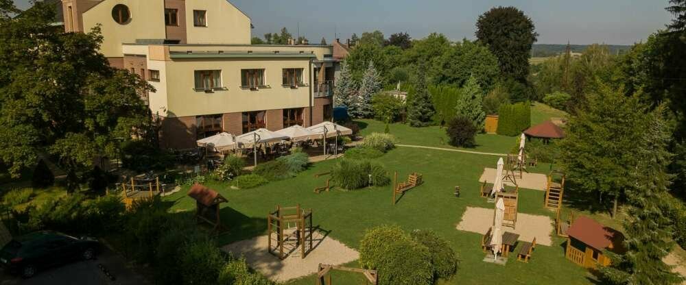 April Hotel Panorama - Hotel-Außenansicht