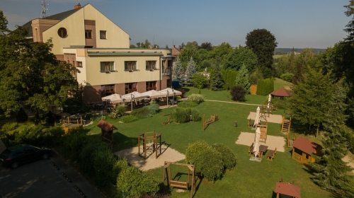 April Hotel Panorama - Hotel-Außenansicht