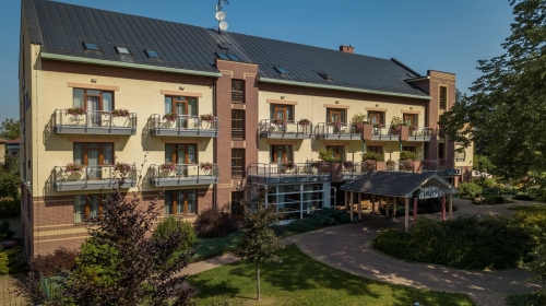 April Hotel Panorama - Hotel-Außenansicht