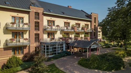 April Hotel Panorama - Hotel-Außenansicht