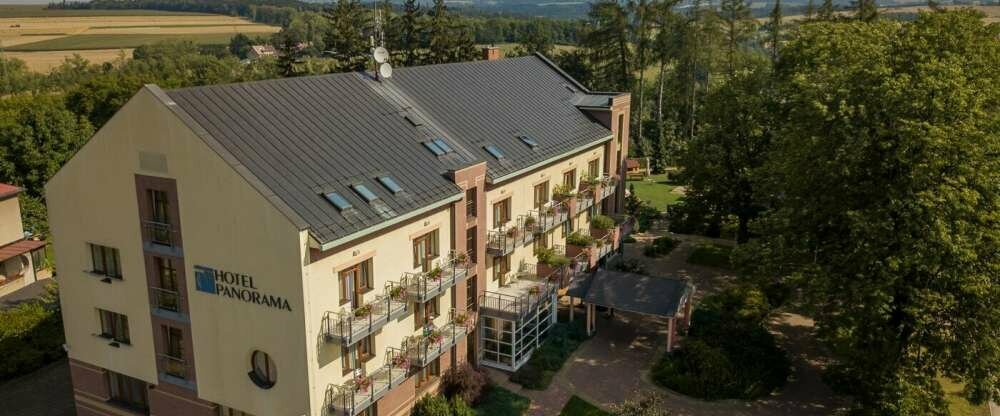 April Hotel Panorama - Hotel-Außenansicht