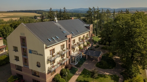 April Hotel Panorama - Hotel-Außenansicht