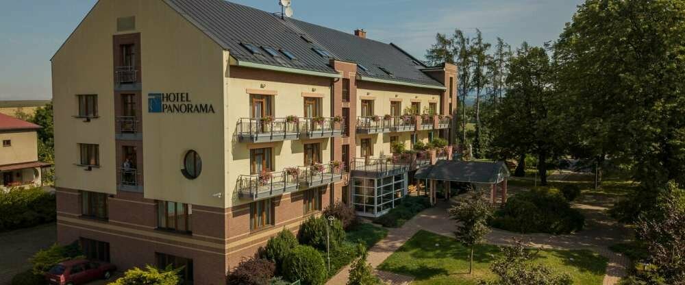 April Hotel Panorama - Hotel-Außenansicht