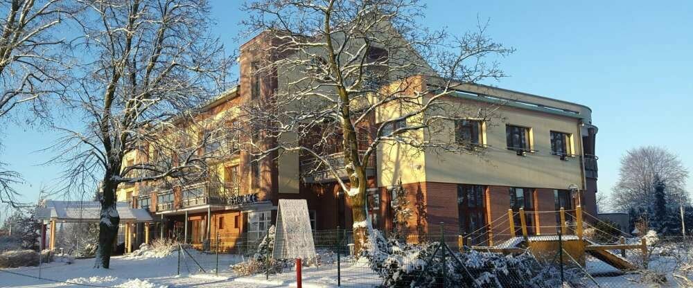 April Hotel Panorama - Hotel-Außenansicht