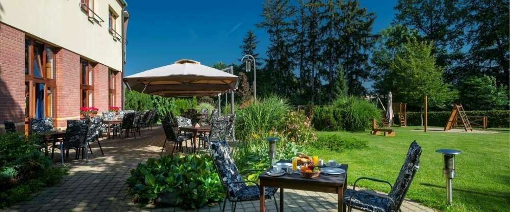 April Hotel Panorama - Hotel-Außenansicht