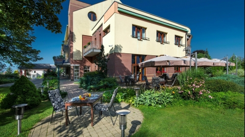 April Hotel Panorama - Hotel-Außenansicht