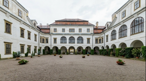 April Hotel Panorama - Umgebung