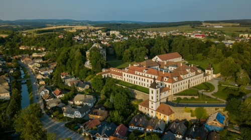 April Hotel Panorama - Umgebung