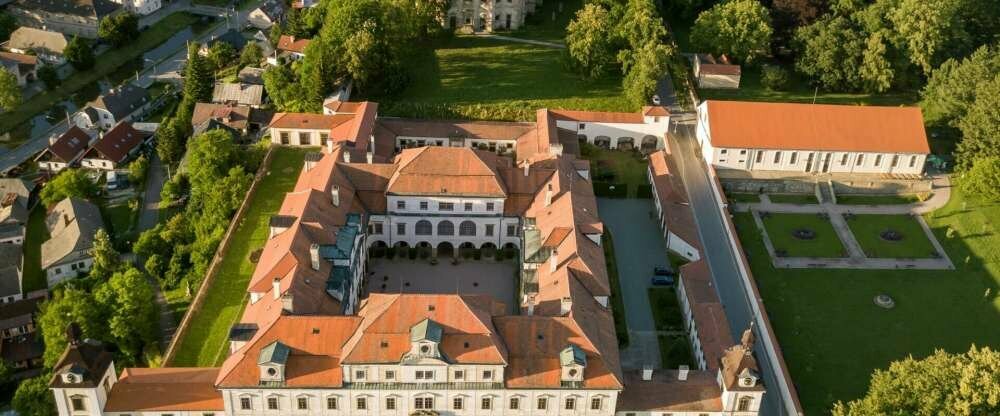 April Hotel Panorama - Umgebung