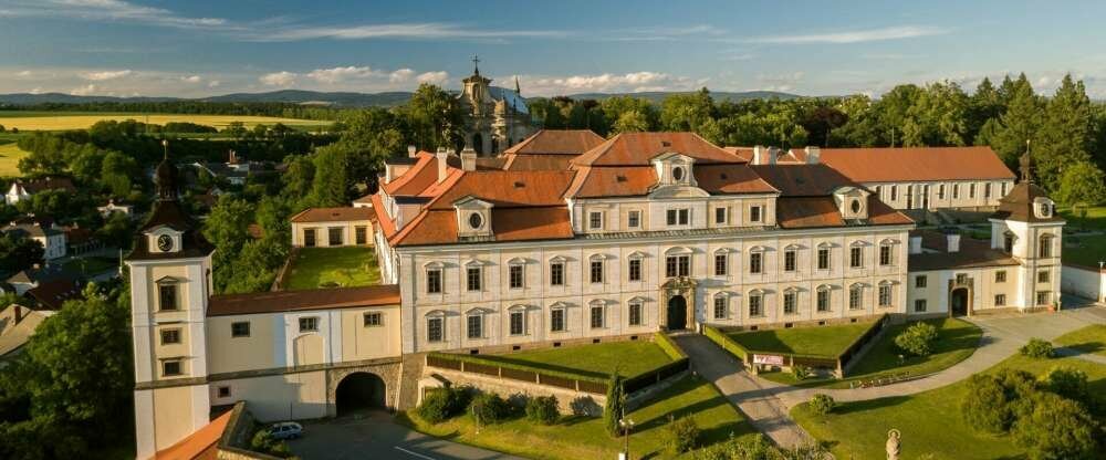 April Hotel Panorama - Umgebung