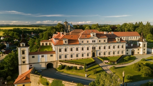 April Hotel Panorama - Umgebung