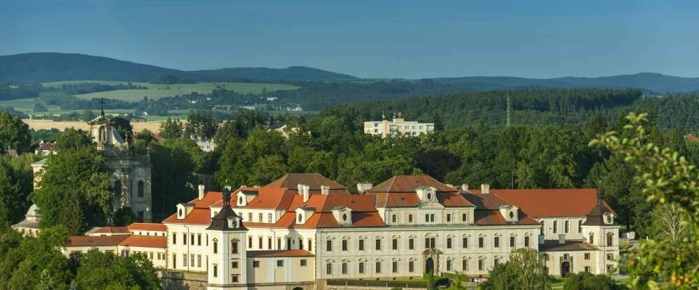 April Hotel Panorama - Umgebung