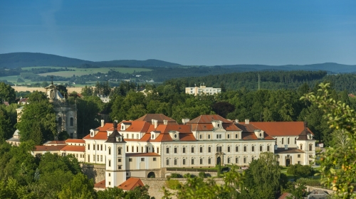 April Hotel Panorama - Umgebung