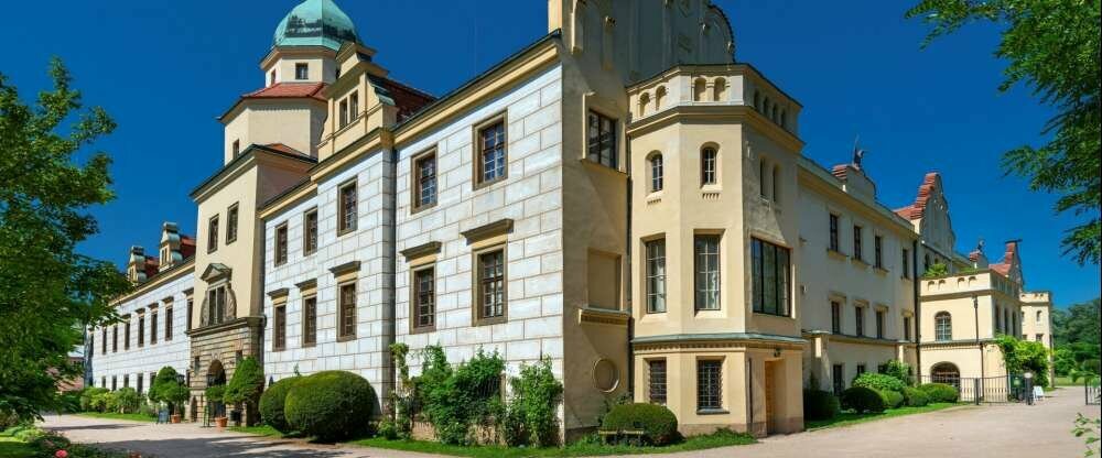 April Hotel Panorama - Umgebung