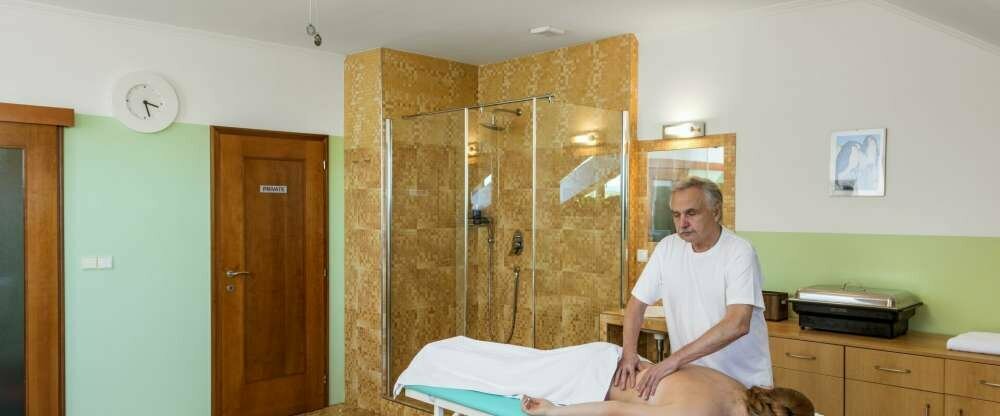 April Hotel Panorama - Wellnessbereich