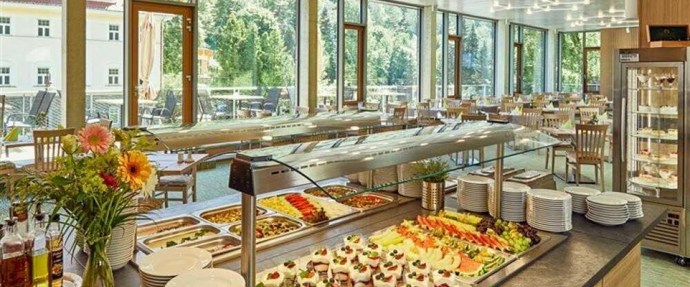 Astoria*** - Restaurant