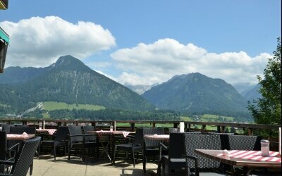 Ausblick der Südterrasse zum Frühstück