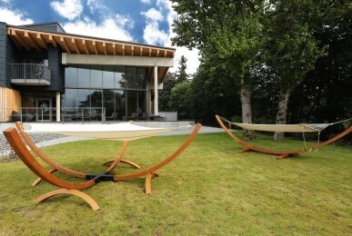 Außenanlage Wellnessbereich mit Liegefläche, Quelle: Berghotel Oberhof
