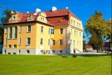 Aussenansicht, Quelle: Schlosshotel Wiechlice