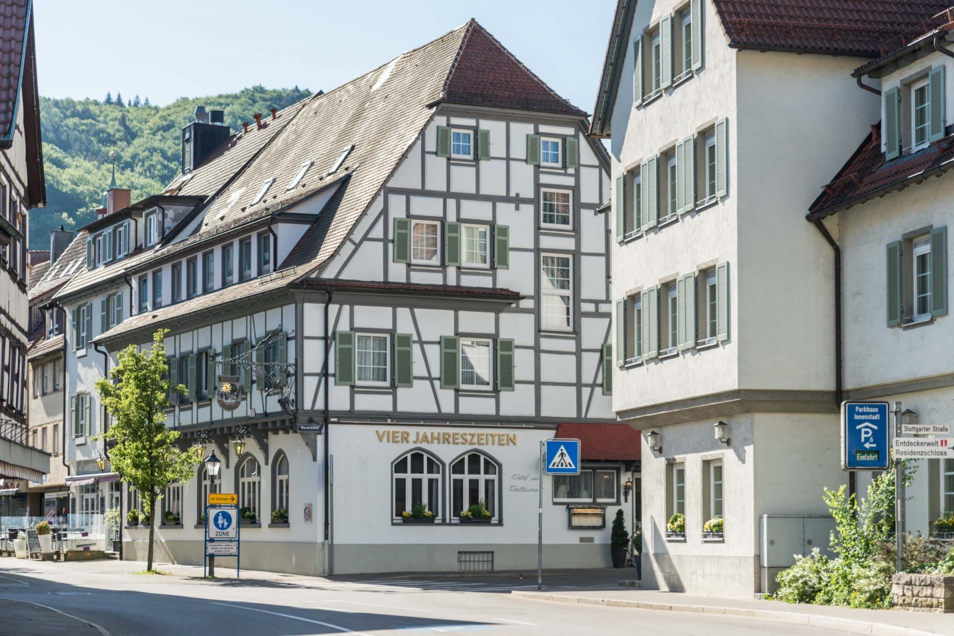 8 Tage / 7 Nächte Urlaub im Biosphärengebiet Schwäbische Alb – Flair Hotel Vier Jahreszeiten (3.5 Sterne) in Bad Urach, Baden-Württemberg inkl. Halbpension