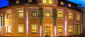 Außenansicht am Abend, Quelle: Hotel Am Markt