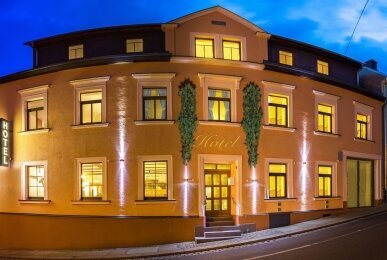 Außenansicht am Abend, Quelle: Hotel Am Markt