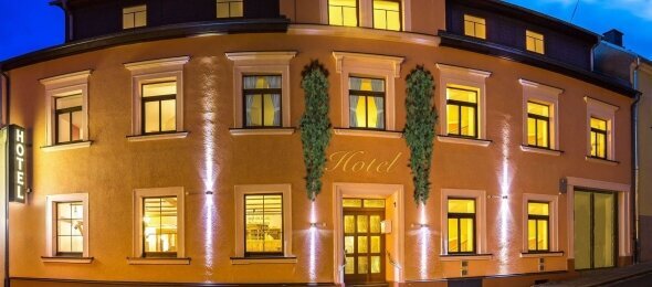 Außenansicht am Abend, Quelle: Hotel Am Markt