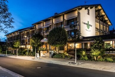 Außenansicht bei Nacht, Quelle: Wunsch-Hotel Mürz - Natural Health & Spa