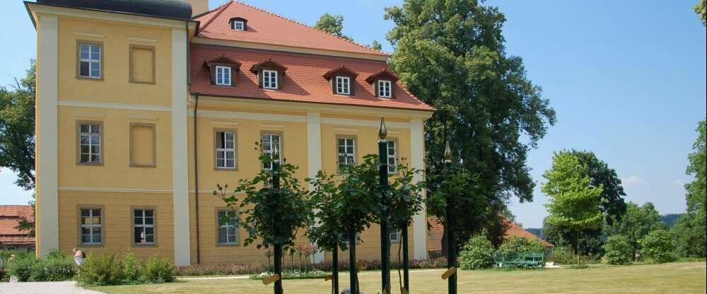 Außenansicht Schloss Lomnitz Hauptgebäude (Museum)