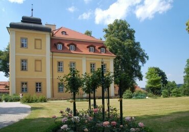 Außenansicht Schloss Lomnitz, Quelle: Schloss Lomnitz