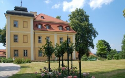 Außenansicht Schloss Lomnitz Hauptgebäude (Museum)