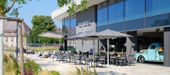 Außenansicht V8 HOTEL , Quelle: V8 Hotel MOTORWORLD Region Stuttgart