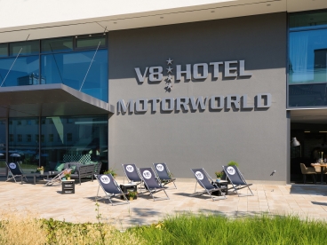 Außenansicht V8 HOTEL , Quelle: V8 Hotel MOTORWORLD Region Stuttgart