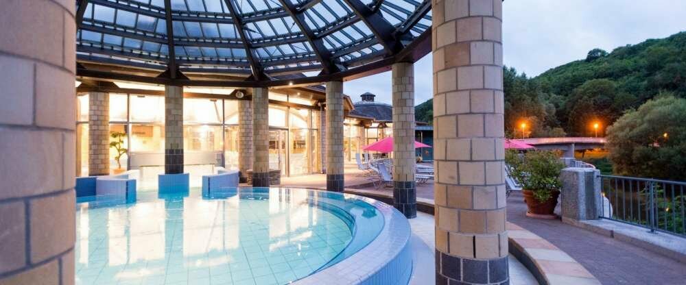 Gesund Bewegung im runden Süßwasserbecken ist attraktiv für Familien. 