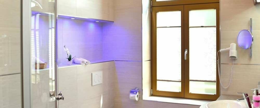 Blick auf die Badausstattung unserer SUPERIOR-Zimmer