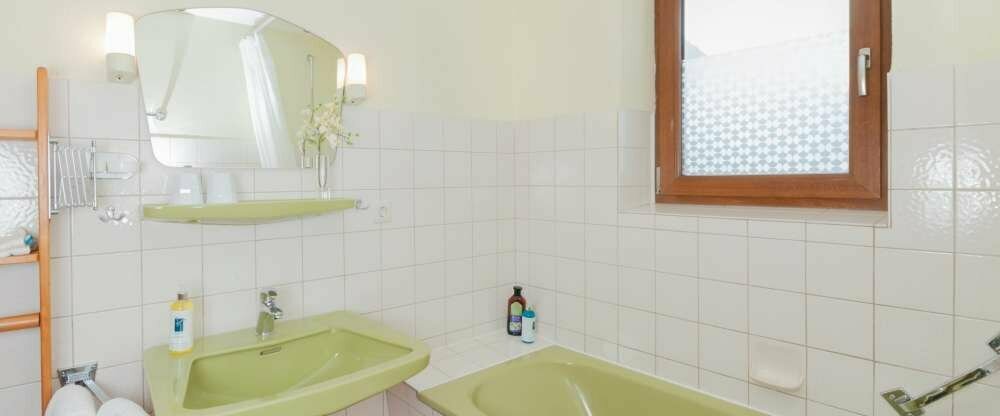 mit Badewanne in einigen Themenzimmern
