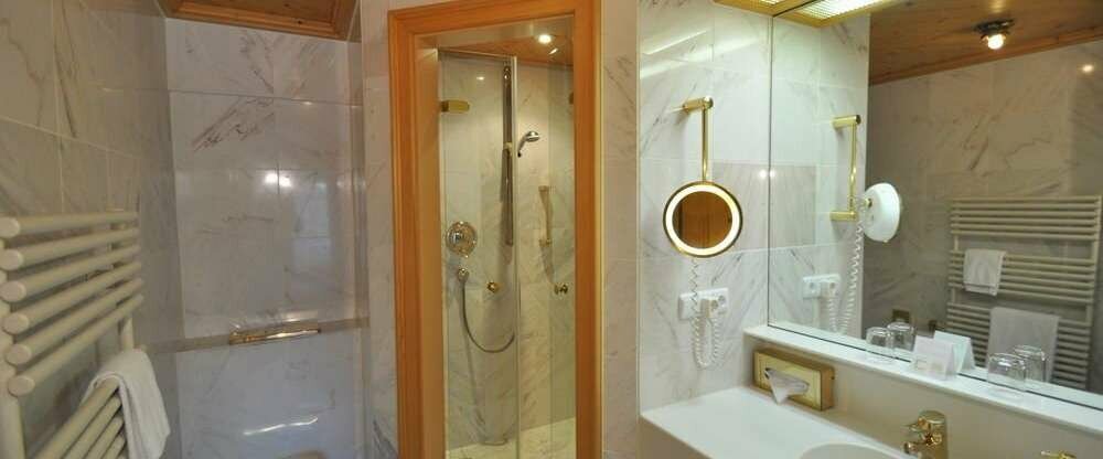 Alpenhotel Oberstdorf - ein Rovell Hotel - Badezimmer