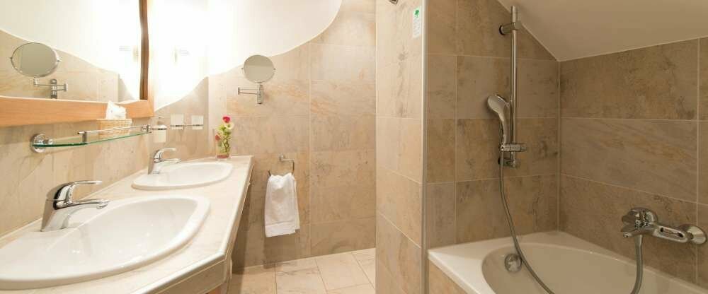 Badezimmer mit Badewanne