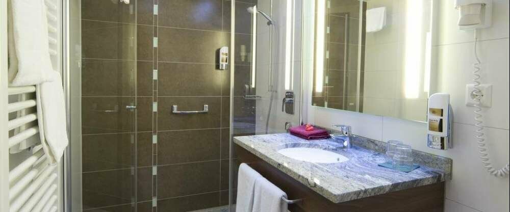 Badezimmer mit Dusche