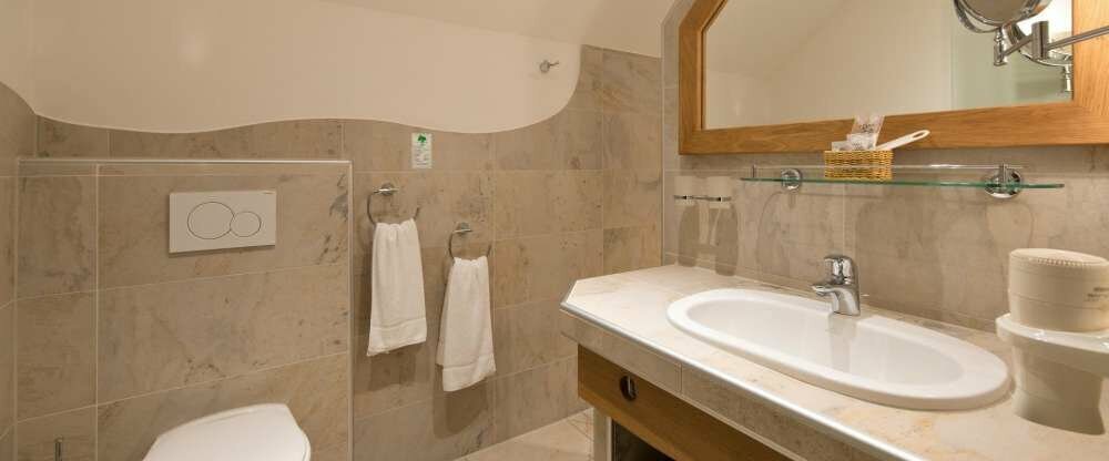 Badezimmer mit Dusche