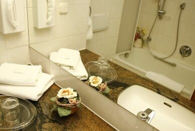 Badezimmer Spiegel, Quelle: Park Hotel Fasanerie Neustrelitz