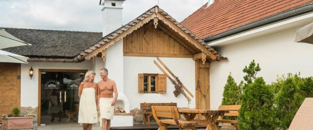 Im BÄDERHAUS Bad Kreuznach erleben Sie einerseits den Charme der Historie mondäner Zeiten und andererseits die Moderne im aktuellen Trend der Neuzeit mit kreativen verführerischen Momenten einer Sauna- und Wellness-Anlage der Premiumklasse.