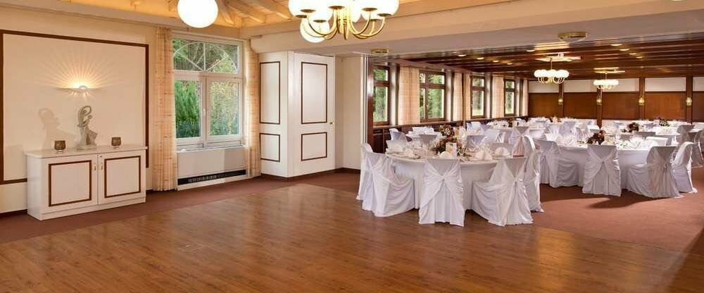 Klimatisierter Bankettraum bis 140 Personen.